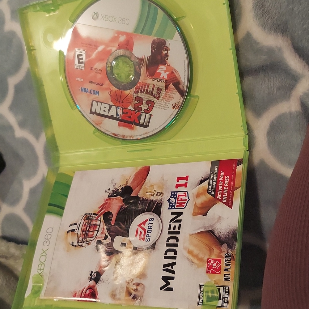 Xbox 360 - Picture 2 of 2